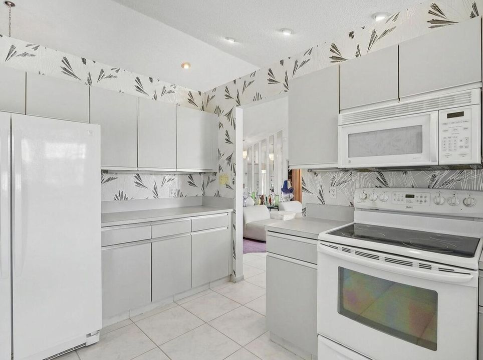 En Venta: $685,000 (3 camas, 2 baños, 2302 Pies cuadrados)