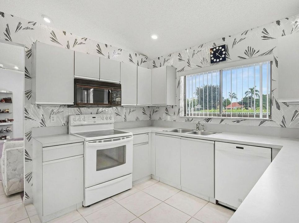 En Venta: $685,000 (3 camas, 2 baños, 2302 Pies cuadrados)