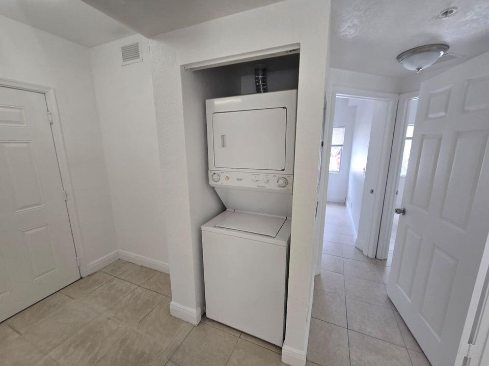 На продажу: $195,000 (3 спален, 2 ванн, 999 Квадратных фут)