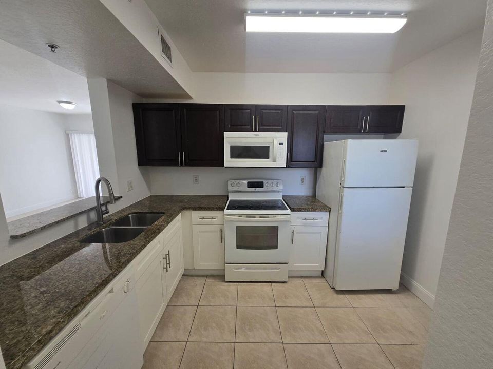 На продажу: $195,000 (3 спален, 2 ванн, 999 Квадратных фут)