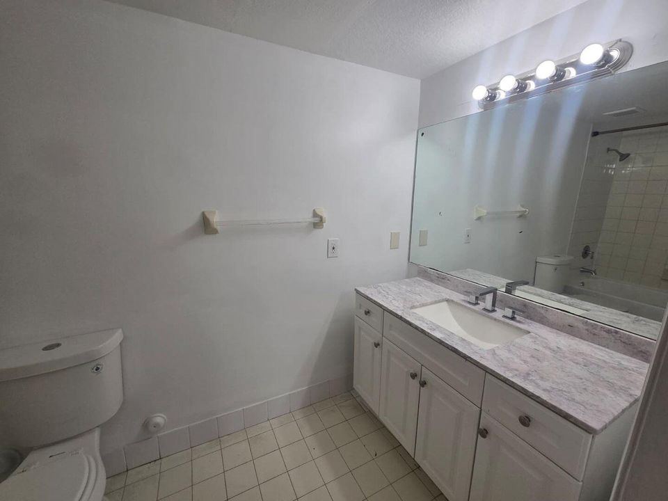 На продажу: $195,000 (3 спален, 2 ванн, 999 Квадратных фут)