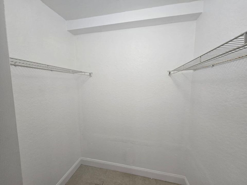 На продажу: $195,000 (3 спален, 2 ванн, 999 Квадратных фут)