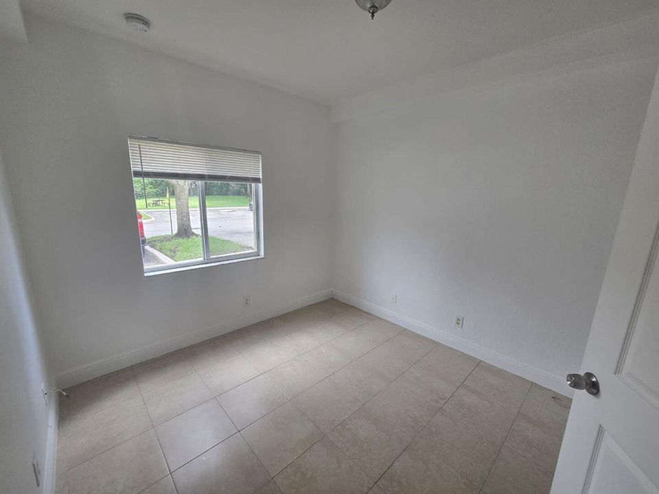 На продажу: $195,000 (3 спален, 2 ванн, 999 Квадратных фут)