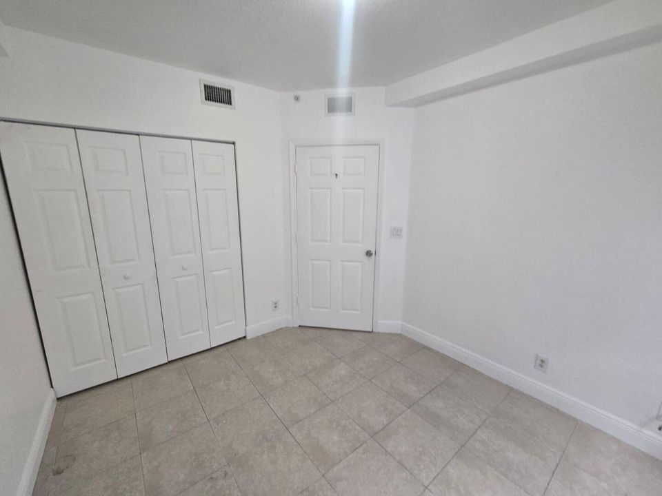 На продажу: $195,000 (3 спален, 2 ванн, 999 Квадратных фут)