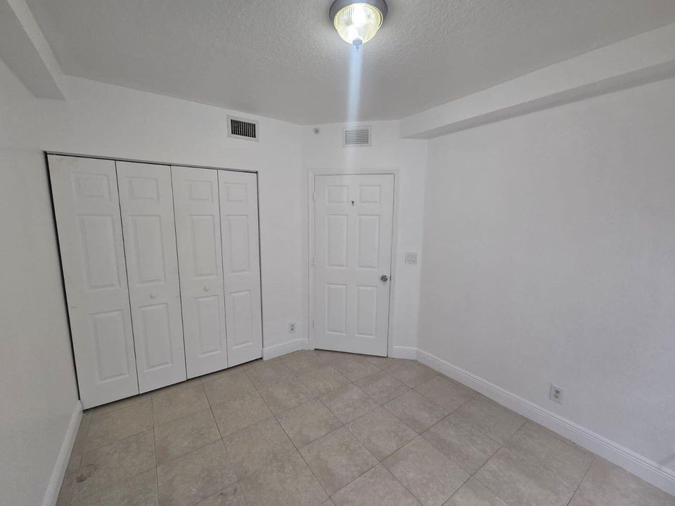 На продажу: $195,000 (3 спален, 2 ванн, 999 Квадратных фут)