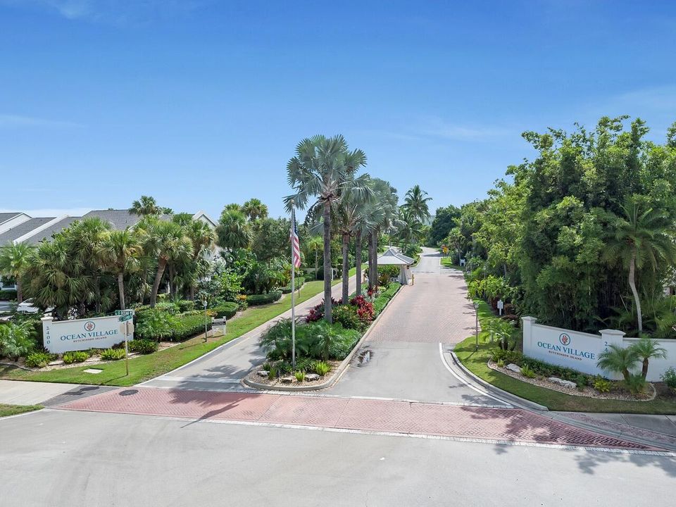 For Sale: $649,000 (2 beds, 2 baths, 1372 Square Feet)