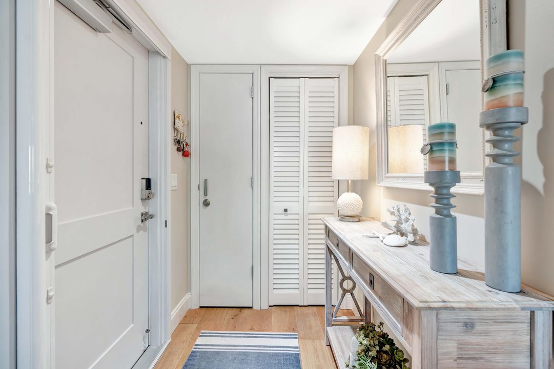 En Venta: $995,000 (2 camas, 2 baños, 1660 Pies cuadrados)