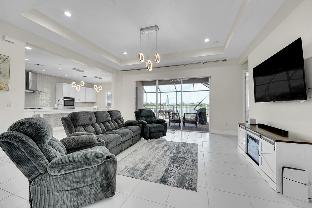 На продажу: $725,000 (4 спален, 3 ванн, 2436 Квадратных фут)