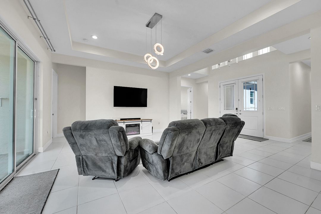 На продажу: $725,000 (4 спален, 3 ванн, 2436 Квадратных фут)