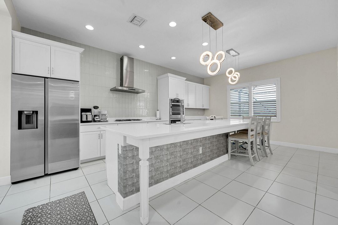 На продажу: $725,000 (4 спален, 3 ванн, 2436 Квадратных фут)