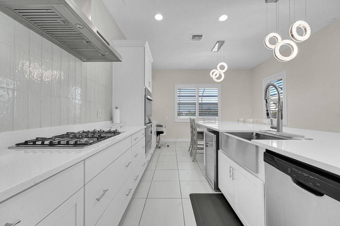 На продажу: $725,000 (4 спален, 3 ванн, 2436 Квадратных фут)