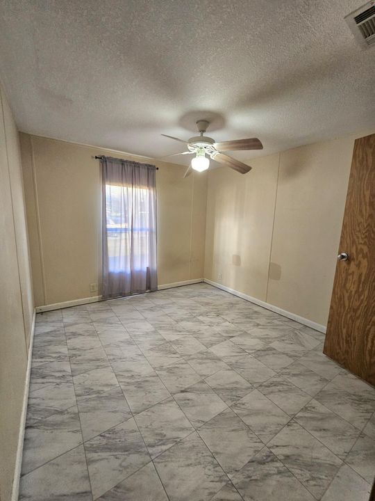 待售: $185,000 (3 贝兹, 2 浴室, 1512 平方英尺)