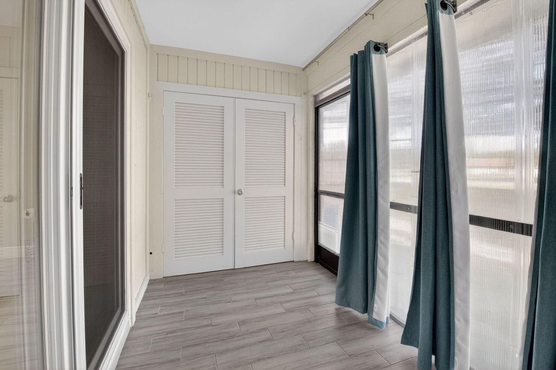 На продажу: $289,000 (2 спален, 2 ванн, 1064 Квадратных фут)