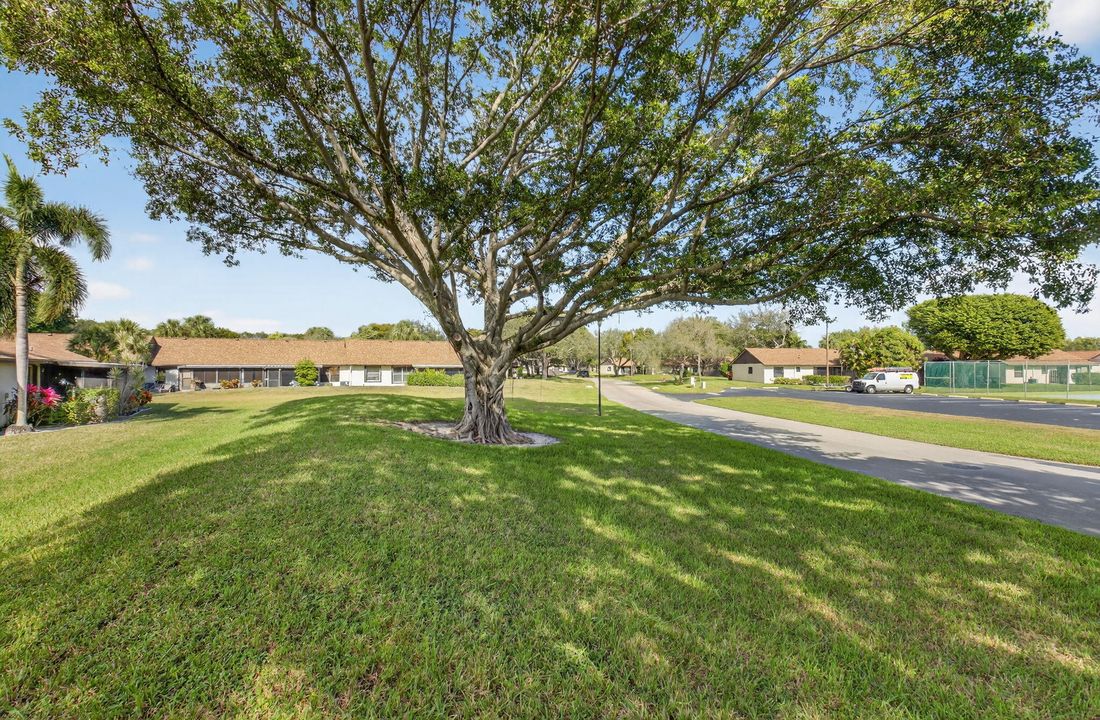 На продажу: $289,000 (2 спален, 2 ванн, 1064 Квадратных фут)