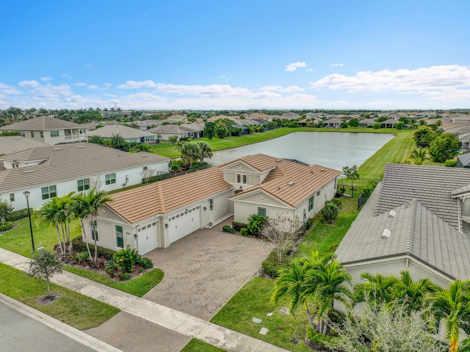 На продажу: $725,000 (4 спален, 3 ванн, 2436 Квадратных фут)