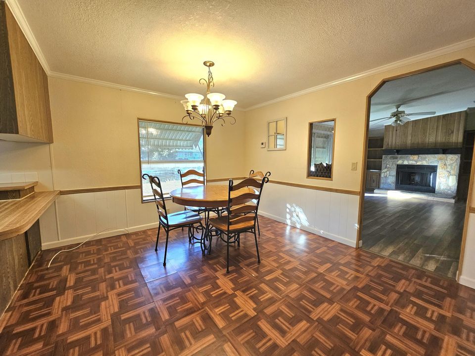 待售: $185,000 (3 贝兹, 2 浴室, 1512 平方英尺)