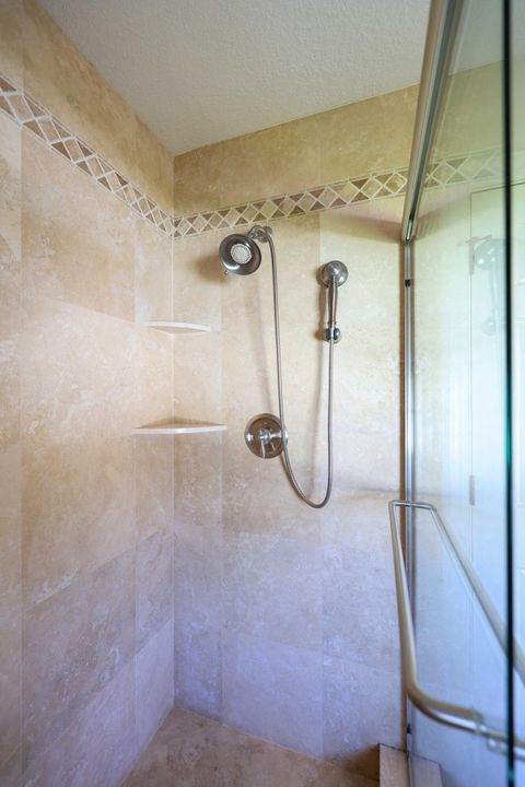 For Sale: $1,799,000 (4 beds, 2 baths, 2910 Square Feet)