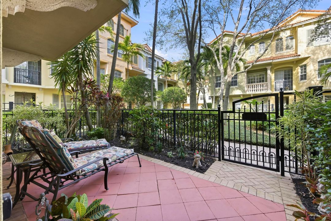 待售: $625,000 (2 贝兹, 3 浴室, 2437 平方英尺)