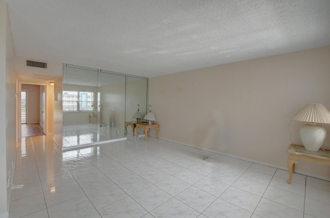 В аренду: $1,875 (2 спален, 1 ванн, 861 Квадратных фут)