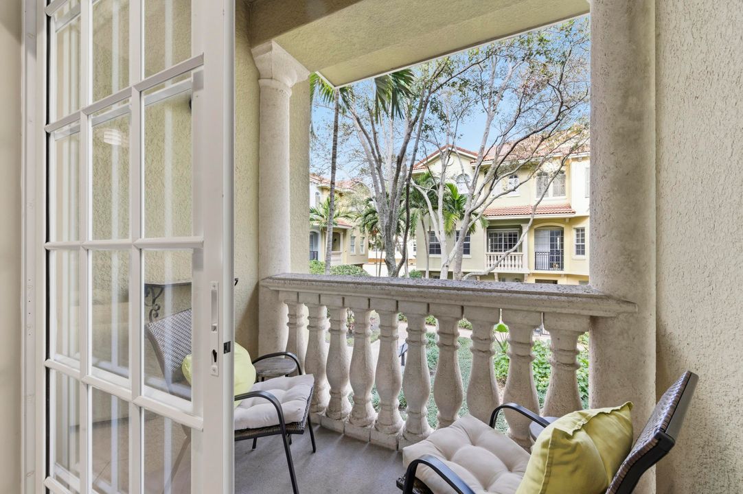 待售: $625,000 (2 贝兹, 3 浴室, 2437 平方英尺)