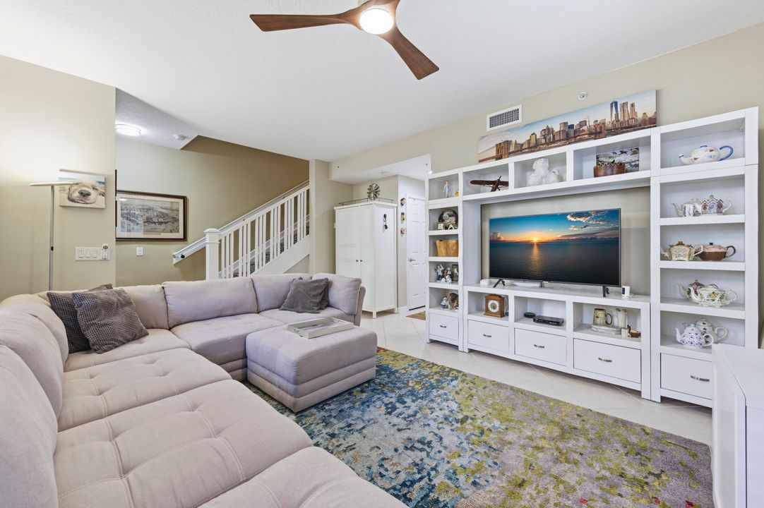 待售: $625,000 (2 贝兹, 3 浴室, 2437 平方英尺)