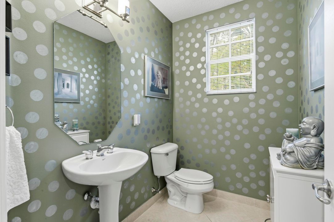 待售: $625,000 (2 贝兹, 3 浴室, 2437 平方英尺)