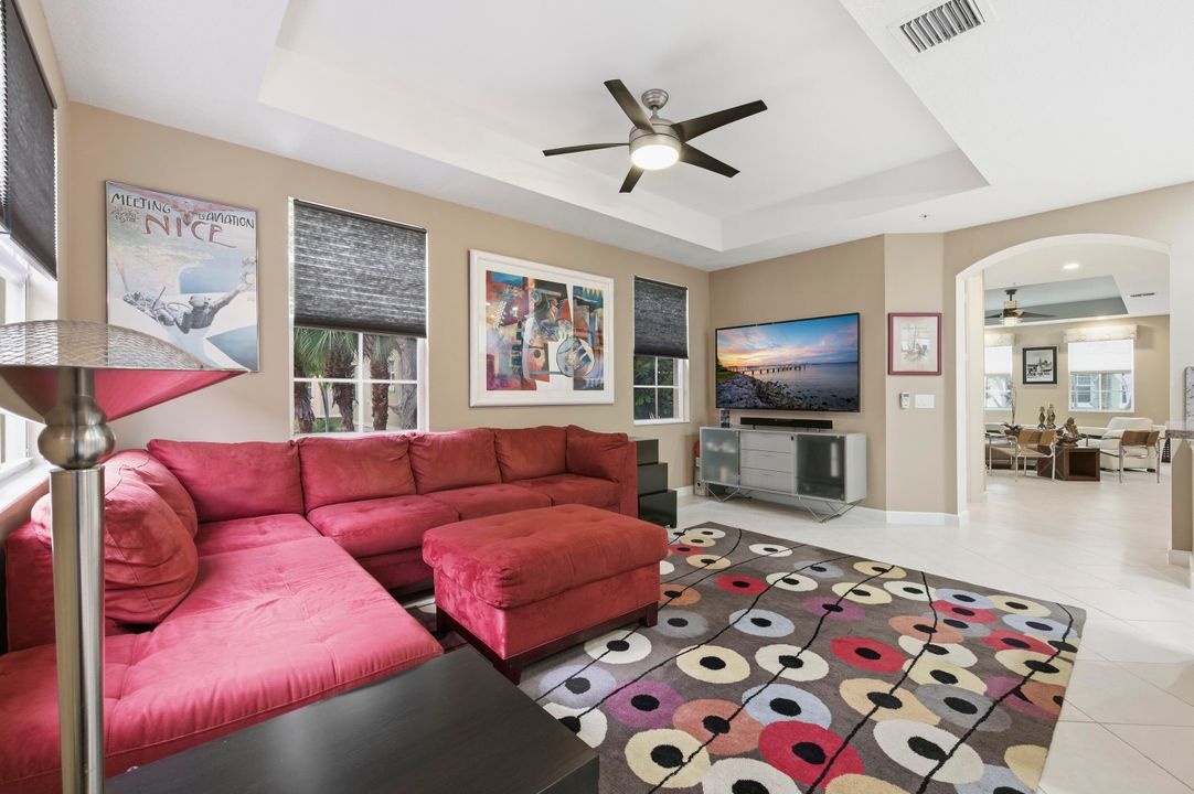 待售: $625,000 (2 贝兹, 3 浴室, 2437 平方英尺)