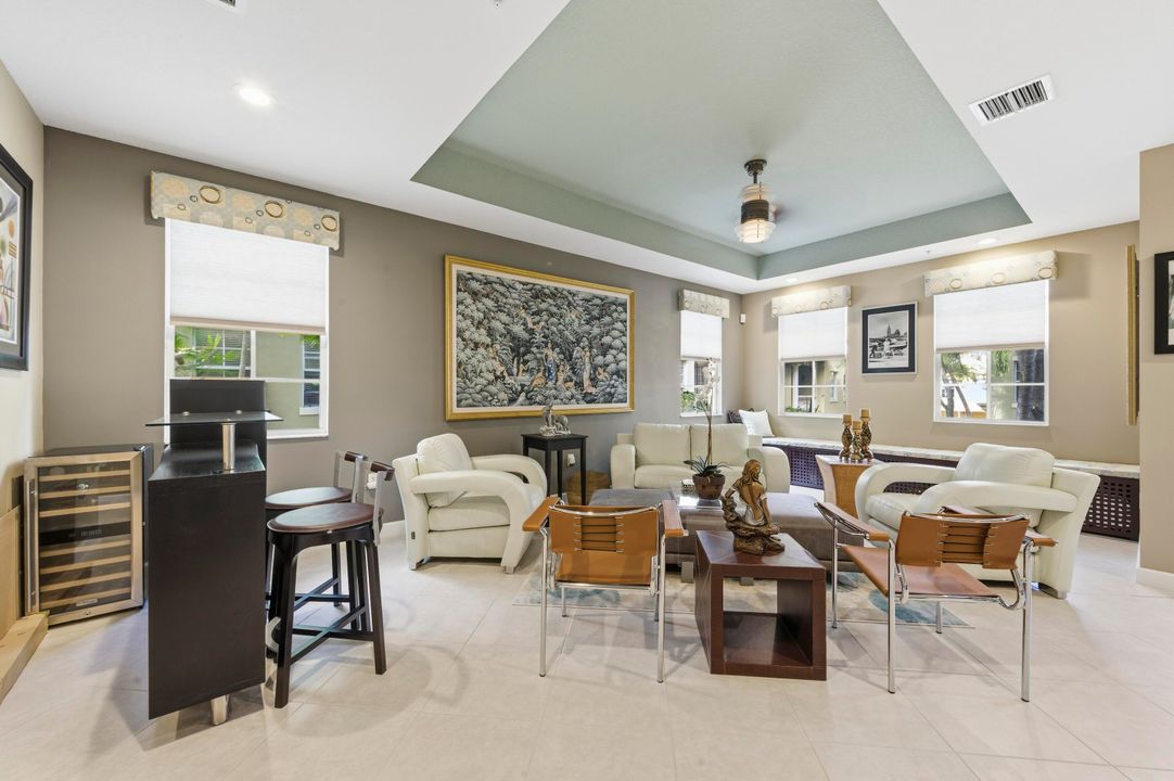 待售: $625,000 (2 贝兹, 3 浴室, 2437 平方英尺)