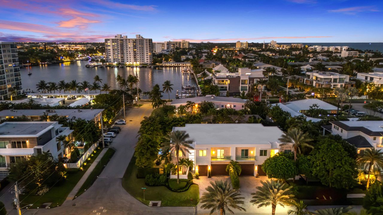 For Sale: $5,850,000 (5 beds, 6 baths, 4740 Square Feet)