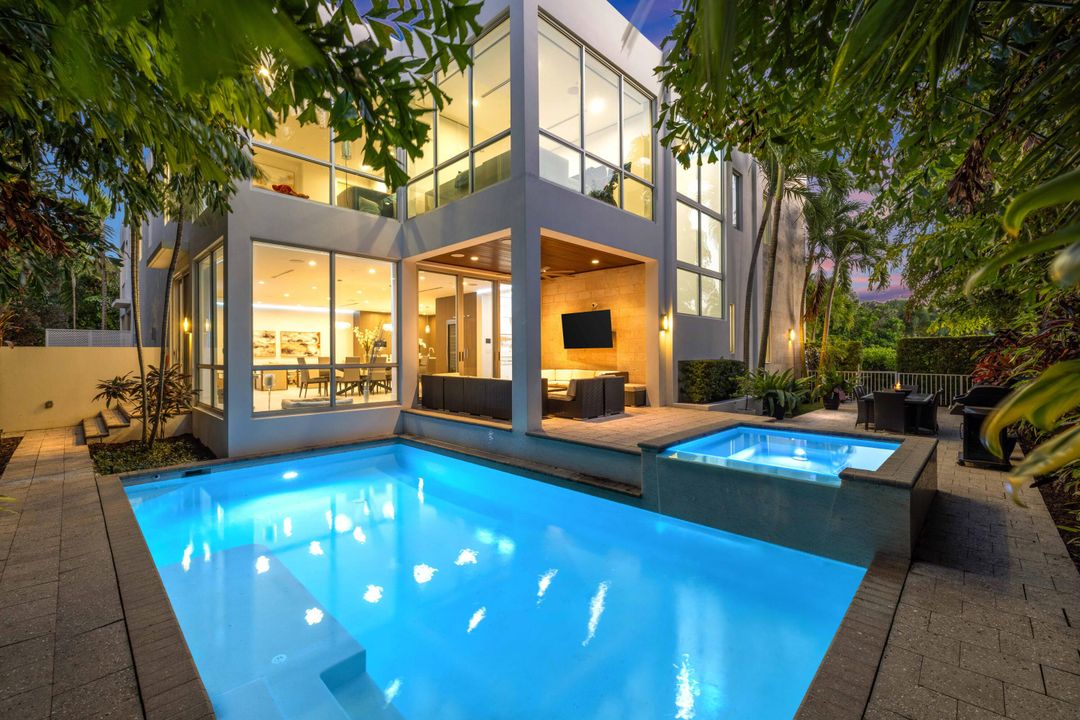 For Sale: $5,850,000 (5 beds, 6 baths, 4740 Square Feet)