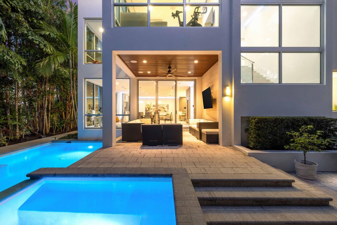 For Sale: $5,850,000 (5 beds, 6 baths, 4740 Square Feet)