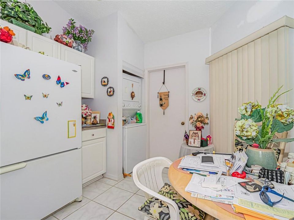 For Sale: $260,000 (2 beds, 2 baths, 972 Square Feet)