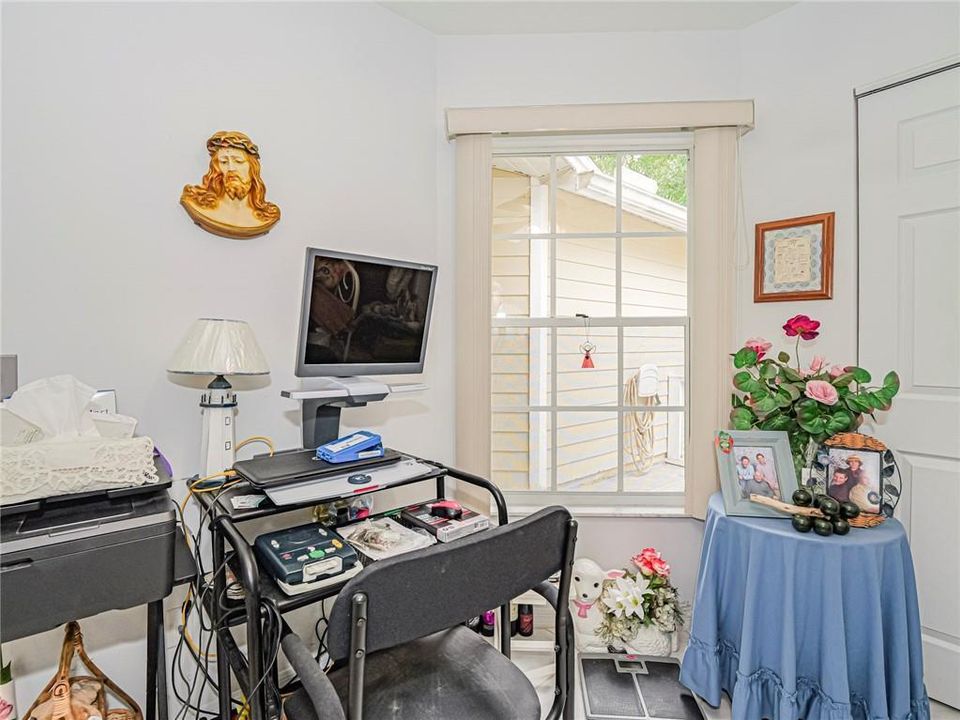 For Sale: $260,000 (2 beds, 2 baths, 972 Square Feet)