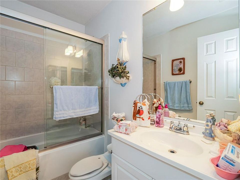 For Sale: $260,000 (2 beds, 2 baths, 972 Square Feet)