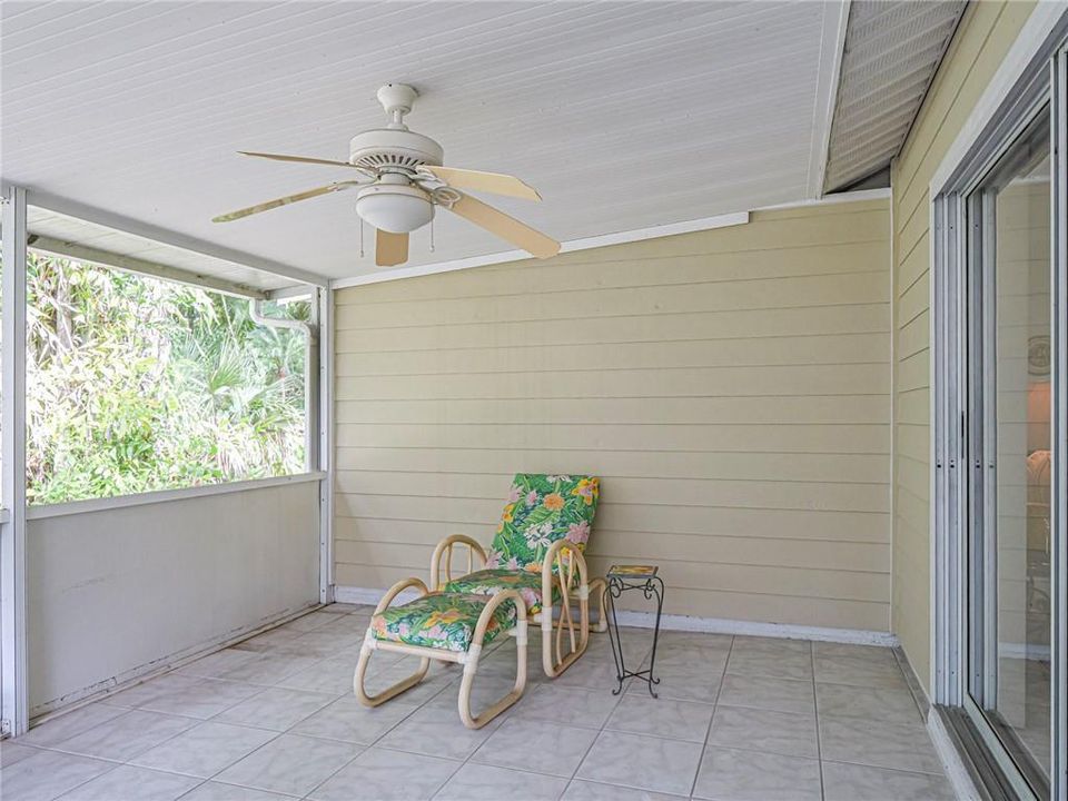 For Sale: $260,000 (2 beds, 2 baths, 972 Square Feet)