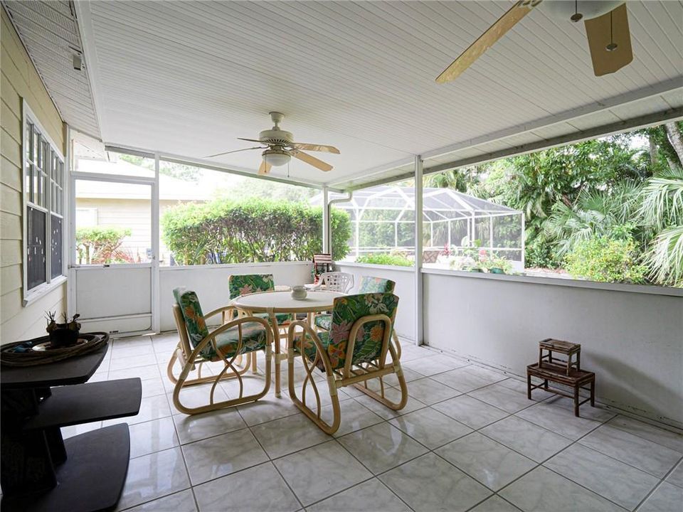 For Sale: $260,000 (2 beds, 2 baths, 972 Square Feet)