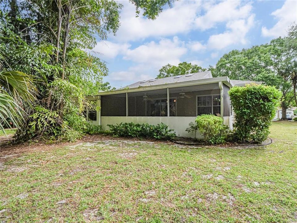 For Sale: $260,000 (2 beds, 2 baths, 972 Square Feet)