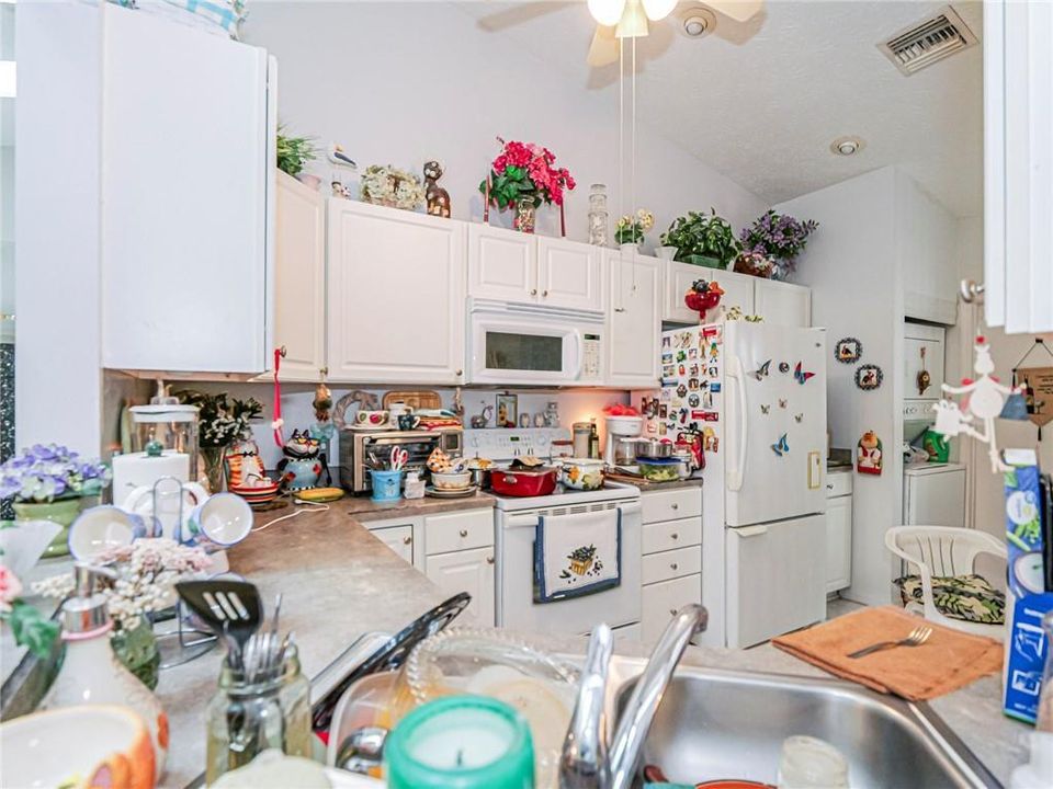 For Sale: $260,000 (2 beds, 2 baths, 972 Square Feet)