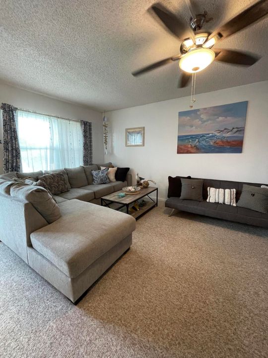 На продажу: $199,900 (2 спален, 1 ванн, 820 Квадратных фут)