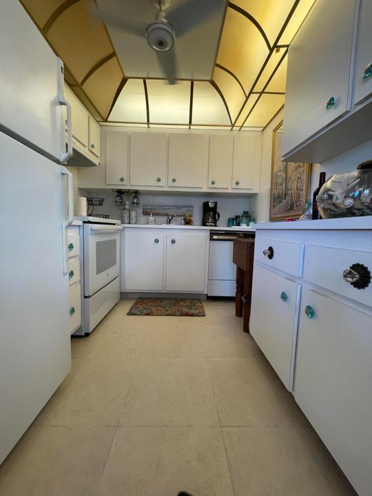 На продажу: $199,900 (2 спален, 1 ванн, 820 Квадратных фут)