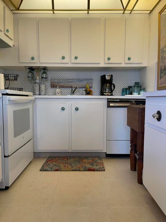 На продажу: $199,900 (2 спален, 1 ванн, 820 Квадратных фут)