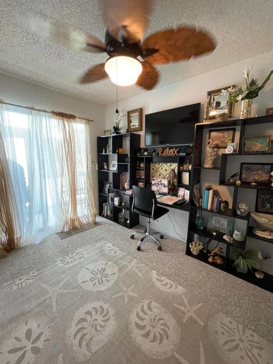 На продажу: $199,900 (2 спален, 1 ванн, 820 Квадратных фут)