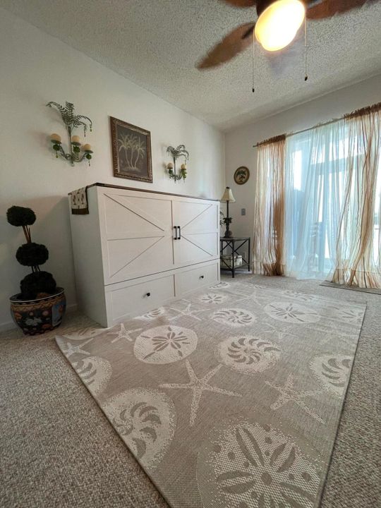 На продажу: $199,900 (2 спален, 1 ванн, 820 Квадратных фут)