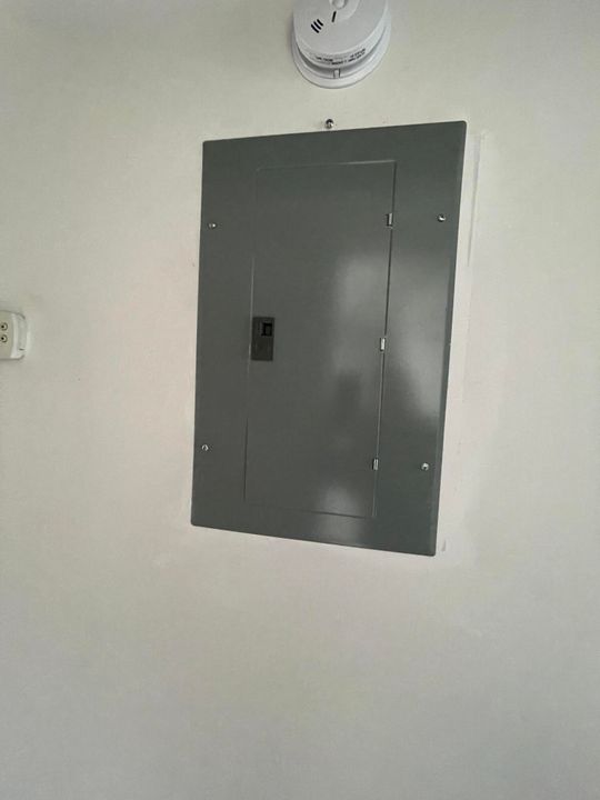 На продажу: $199,900 (2 спален, 1 ванн, 820 Квадратных фут)