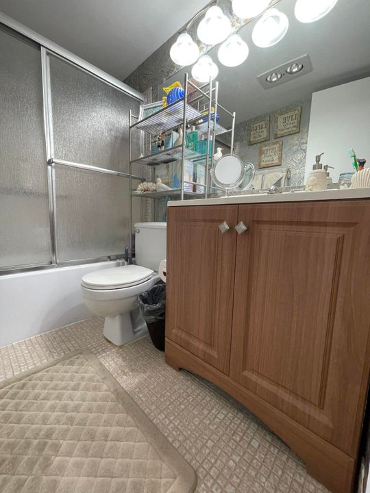 На продажу: $199,900 (2 спален, 1 ванн, 820 Квадратных фут)