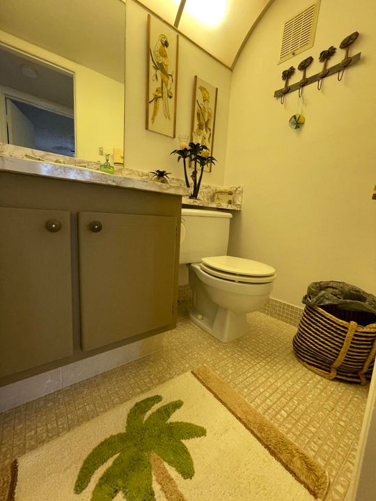 На продажу: $199,900 (2 спален, 1 ванн, 820 Квадратных фут)