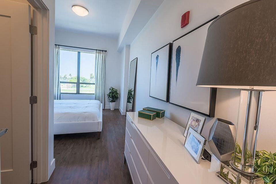 Active With Contract: $2,050 (1 beds, 1 baths, 700 Square Feet)