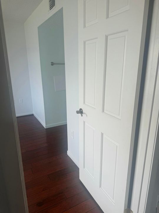 For Sale: $225,000 (2 beds, 2 baths, 1036 Square Feet)