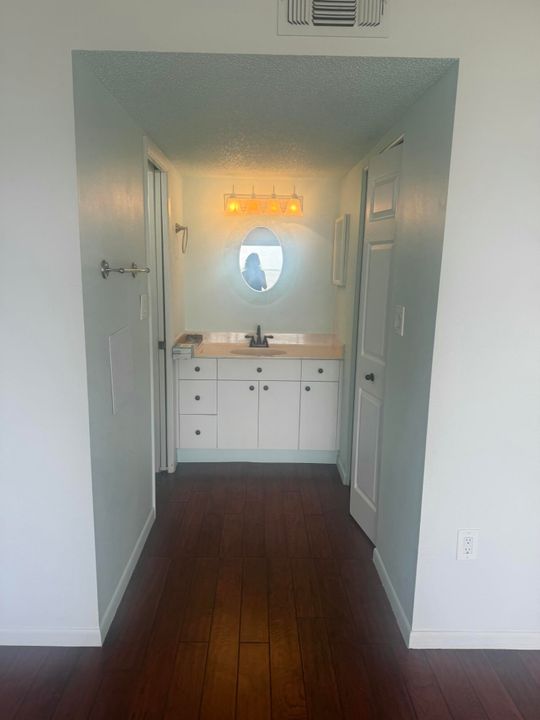 For Sale: $225,000 (2 beds, 2 baths, 1036 Square Feet)