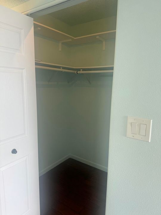 For Sale: $225,000 (2 beds, 2 baths, 1036 Square Feet)